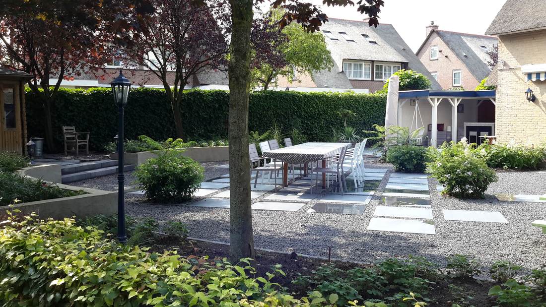 Terras met beplanting