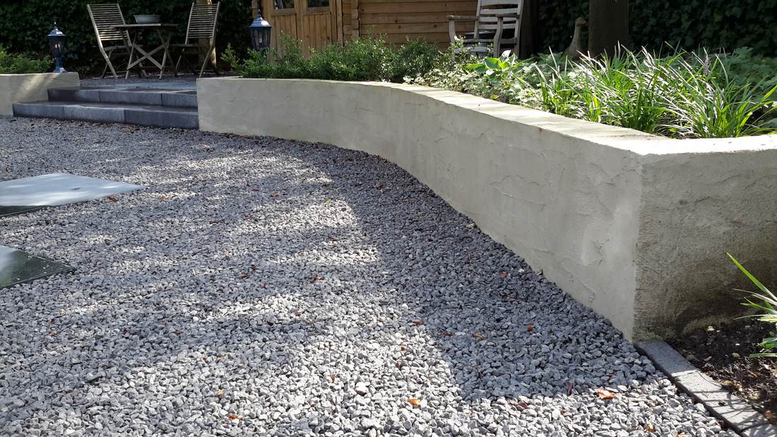 Grondkering met grind en beplanting