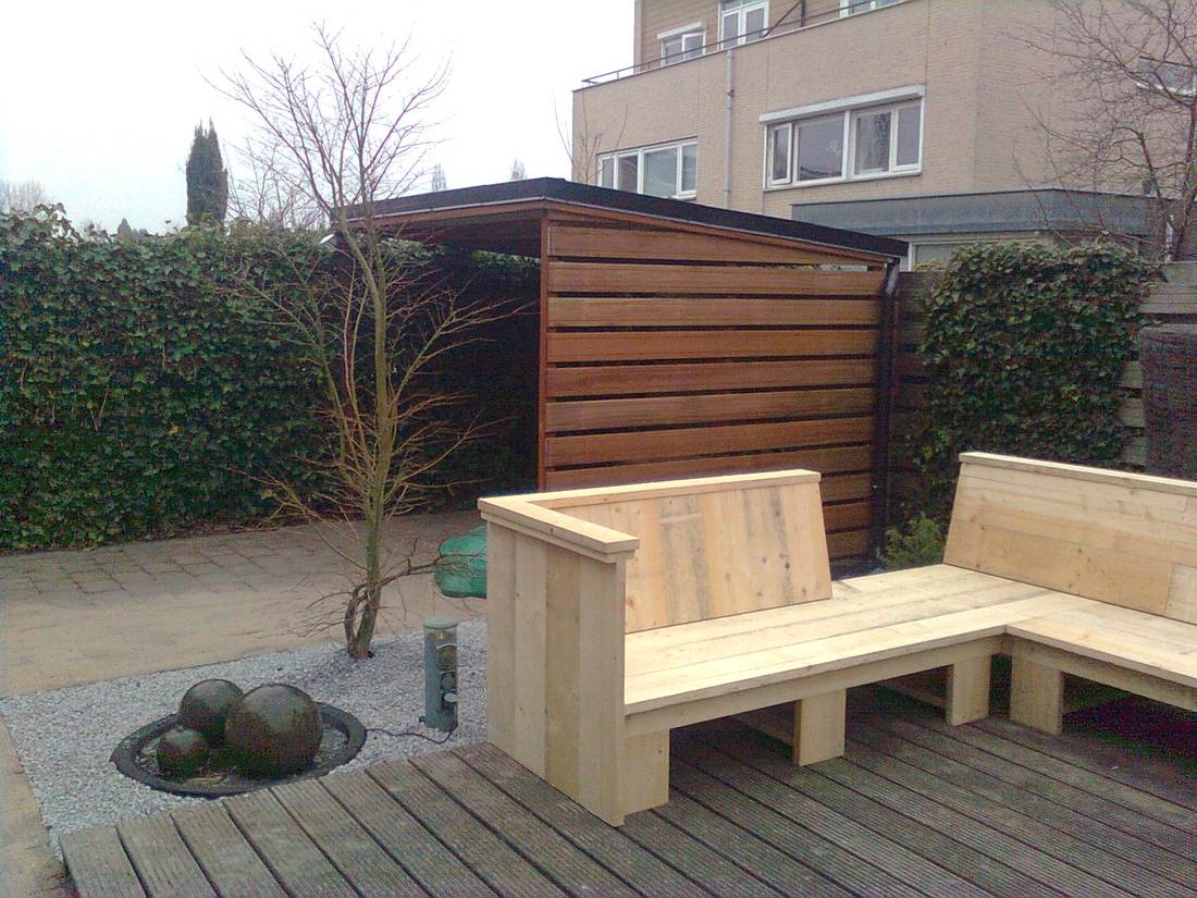 Vlonder met houten bank
